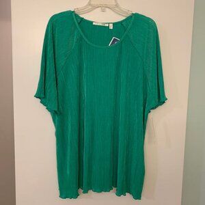 Green Cyrus top. New w/ tags. Size 3X, crinkle pleated fabric, scalloped details